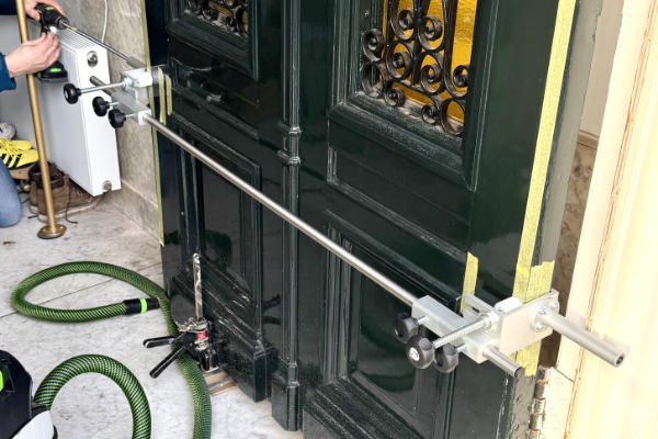 Elektrische meerpuntsluiting met vingerscanner op voordeur