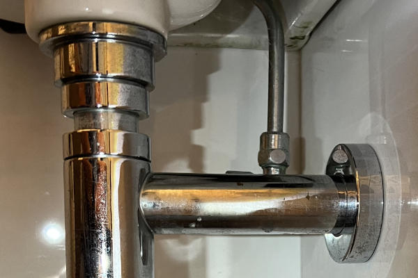 Sifon onder wastafel vervangen