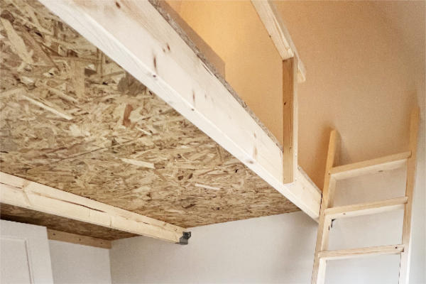 Entresol met trap voor hoogslaper