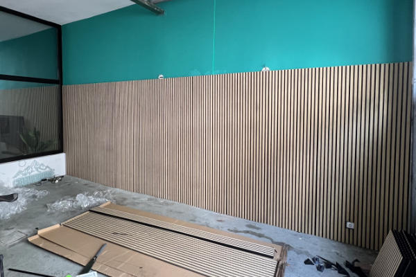 Tweede kantoor met akoestische panelen